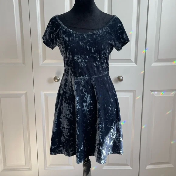 forever 21 blue skater dress Forever XXI Colorblock Skater Dress Back Zipper Blue Black Size M Mesh  Cutouts